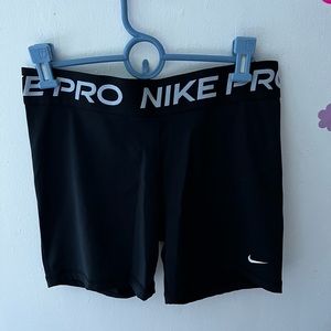 Nike Pro 5inch seam
